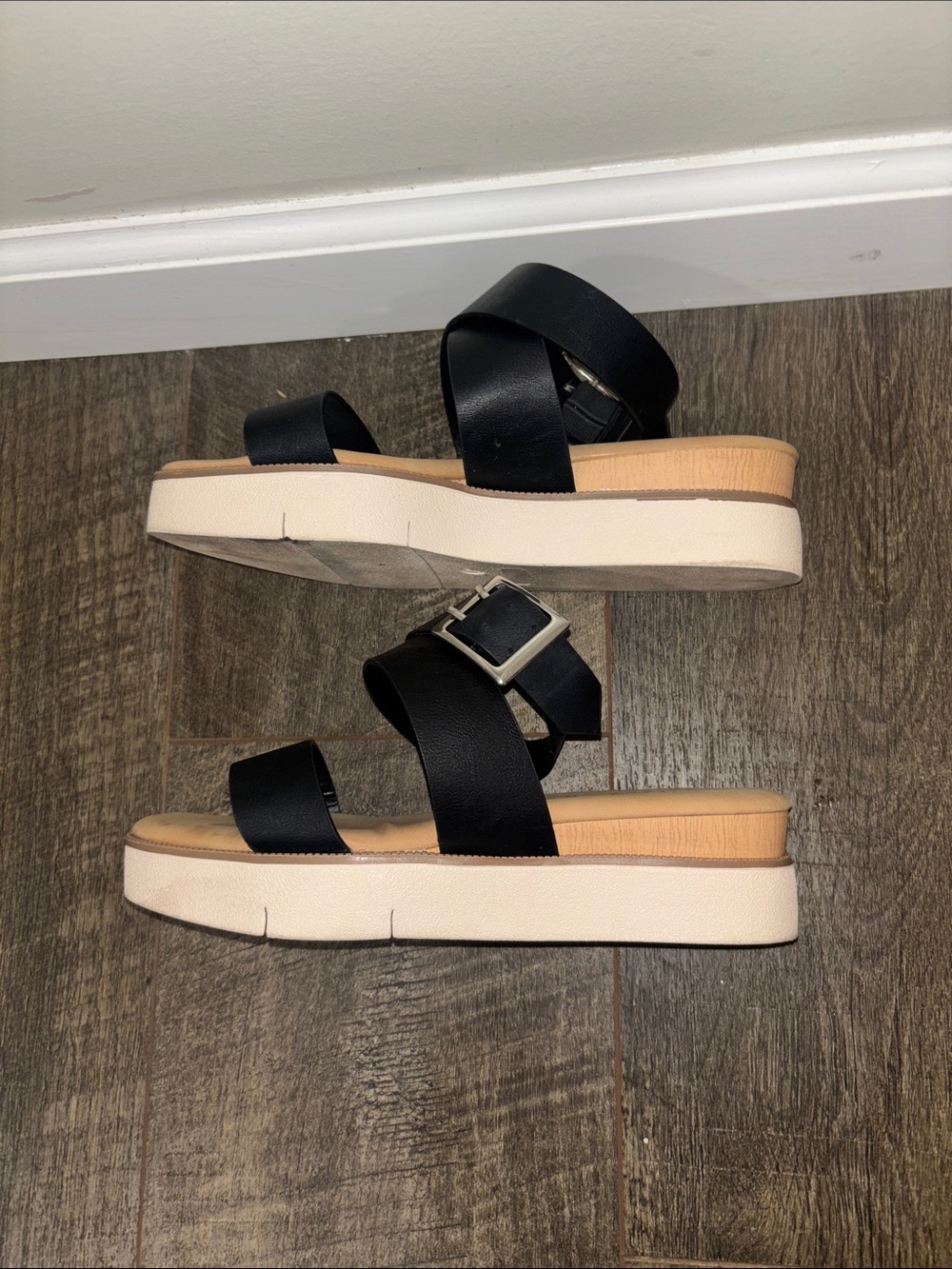Journee Collection Women's Black Wedge Buckle Sandals